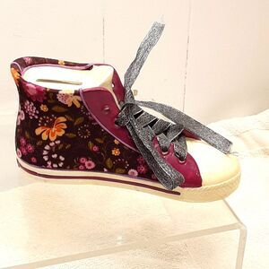 Tii Collection Sneaker Hand crafted bank